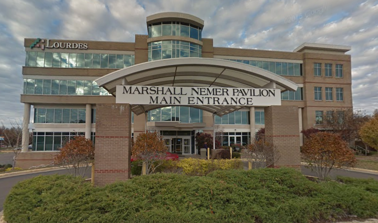Image representing the entrance to the hospital and the infusion clinic. Includes driveway, covered entrance and doors.
